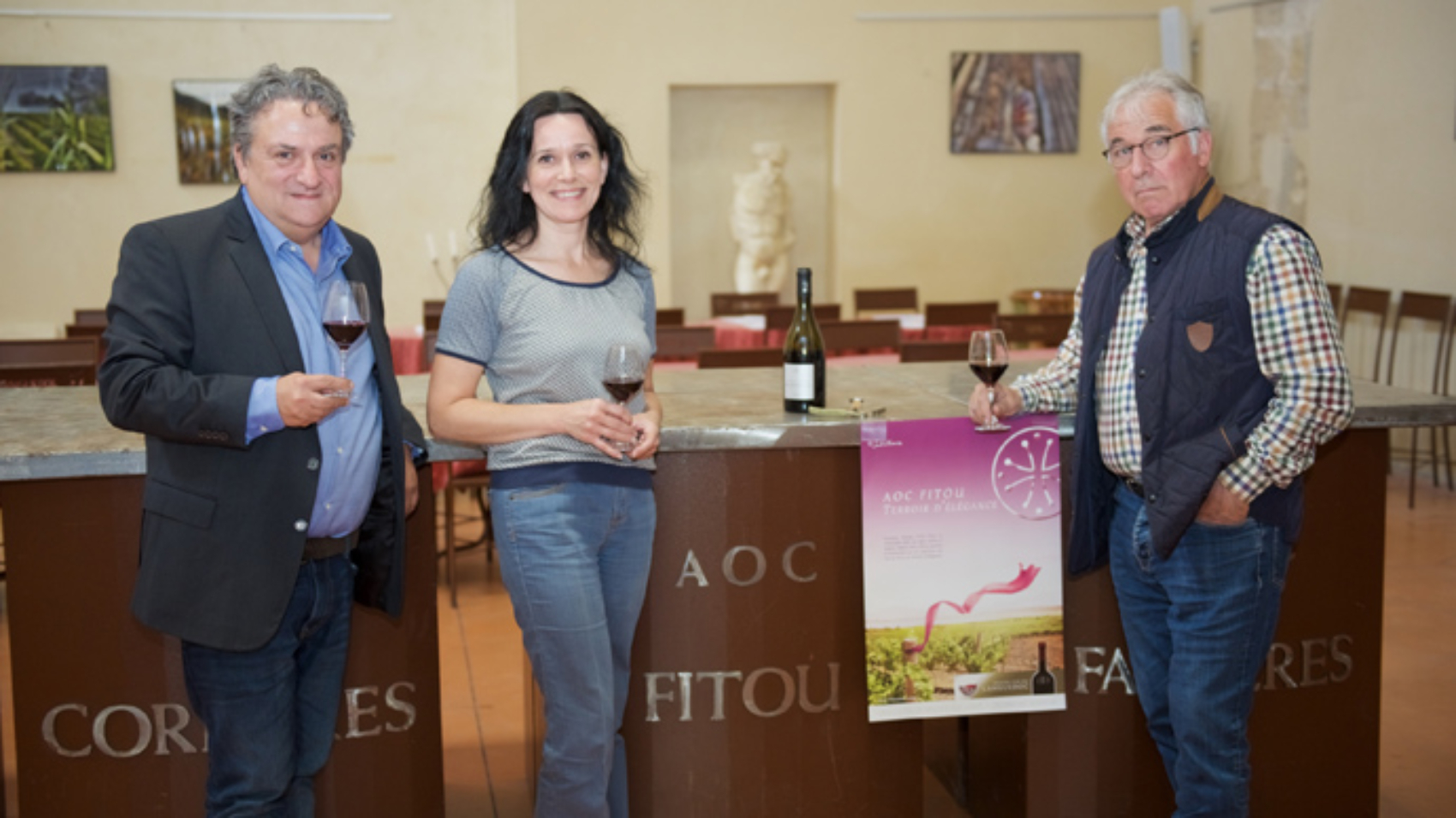 Au siège du CIVL à Narbonne : Philippe Cros (Chargé promotion qualité CIVL), Karine Baudoin (sénatrice JCI) et  Jean Daurat-Fort (président de l'AOC Fitou).