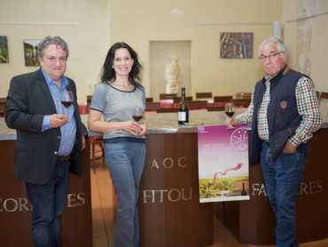 Au siège du CIVL à Narbonne : Philippe Cros (Chargé promotion qualité CIVL), Karine Baudoin (sénatrice JCI) et  Jean Daurat-Fort (président de l'AOC Fitou).